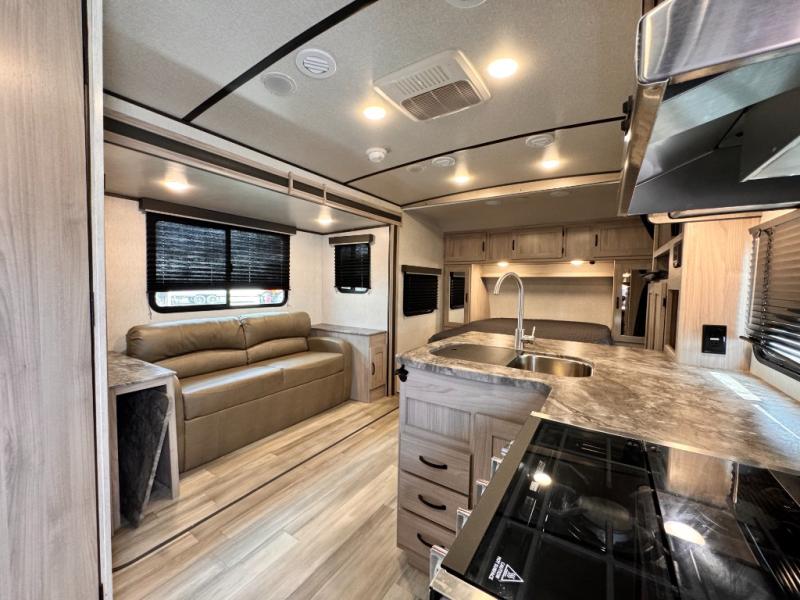 2022 Coachmen RV Spirit Ultra Lite 1943RB photo 10