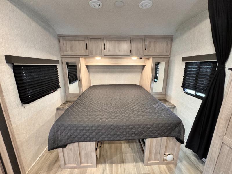 2022 Coachmen RV Spirit Ultra Lite 1943RB photo 13