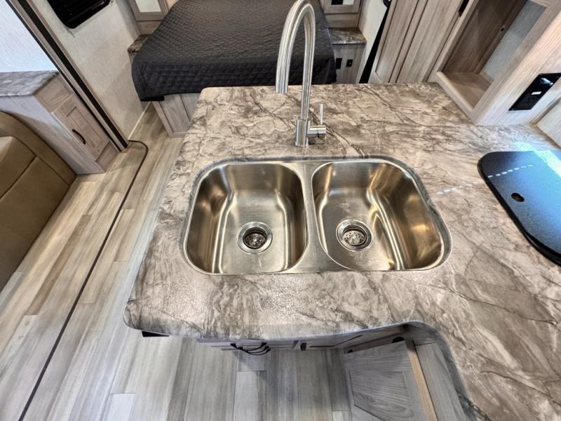 2022 Coachmen RV Spirit Ultra Lite 1943RB photo 16