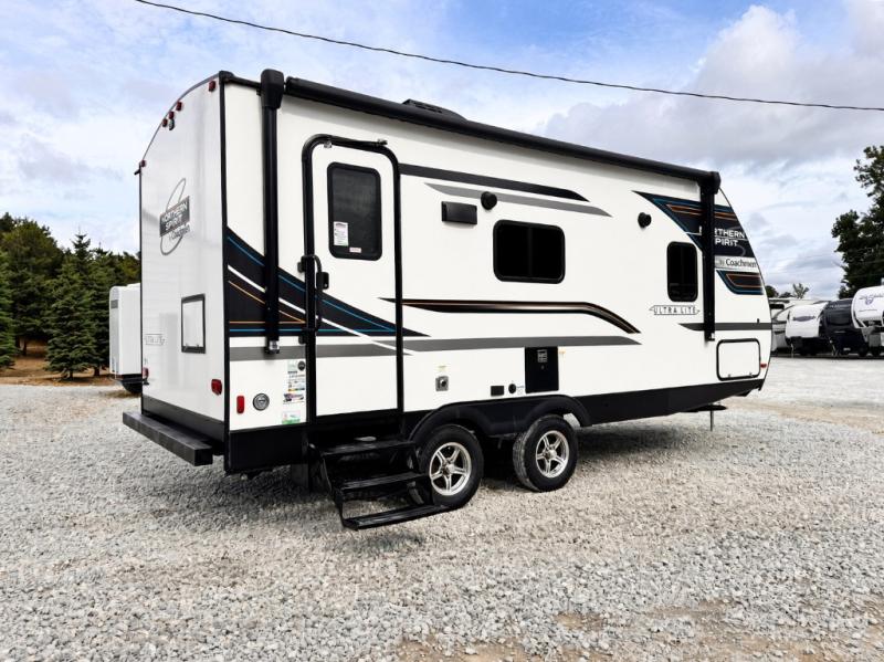 2022 Coachmen RV Spirit Ultra Lite 1943RB photo 6