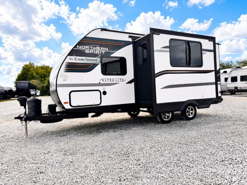 2022 Coachmen RV Spirit Ultra Lite 1943RB photo 3