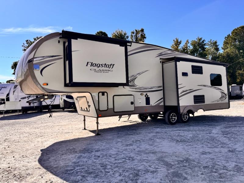 2019 Forest River RV Flagstaff Classic Super Lite 8529IKBS photo 3
