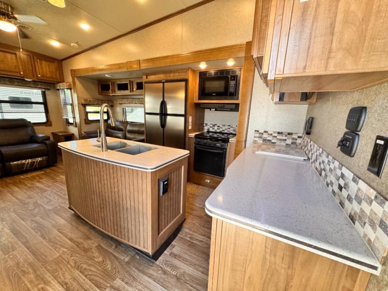 2019 Forest River RV Flagstaff Classic Super Lite 8529IKBS photo 7