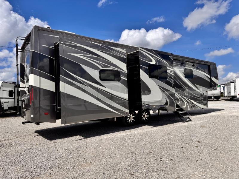 2025 Redwood RV Redwood 4001LK photo 6