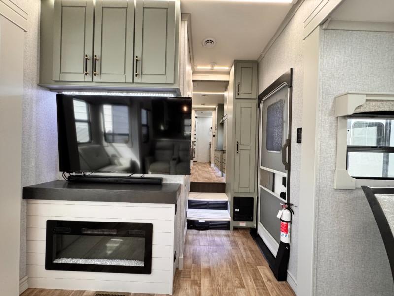 2025 Redwood RV Redwood 4001LK photo 11