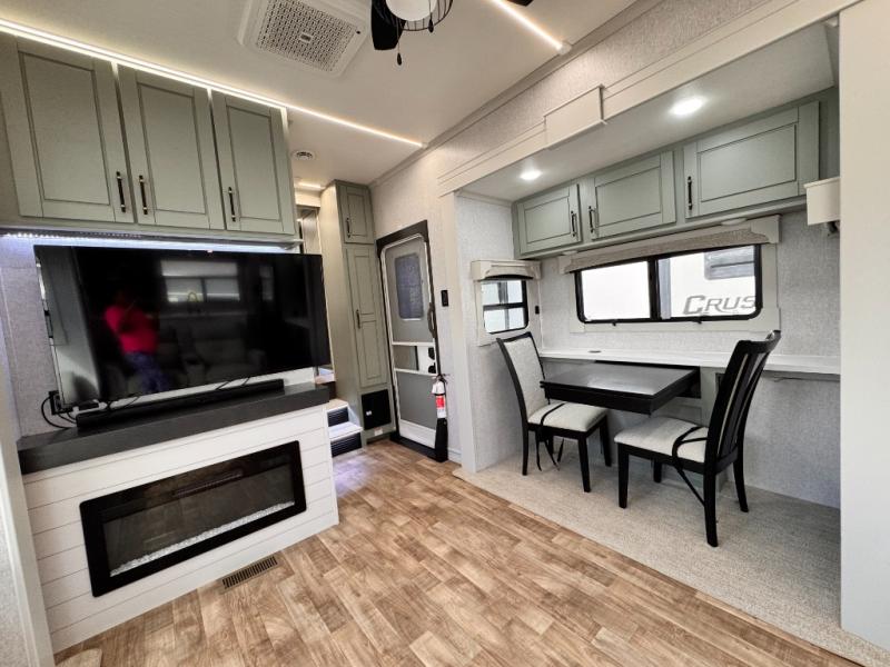 2025 Redwood RV Redwood 4001LK photo 9