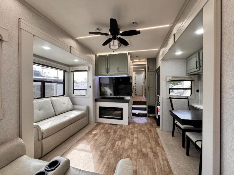 2025 Redwood RV Redwood 4001LK photo 10