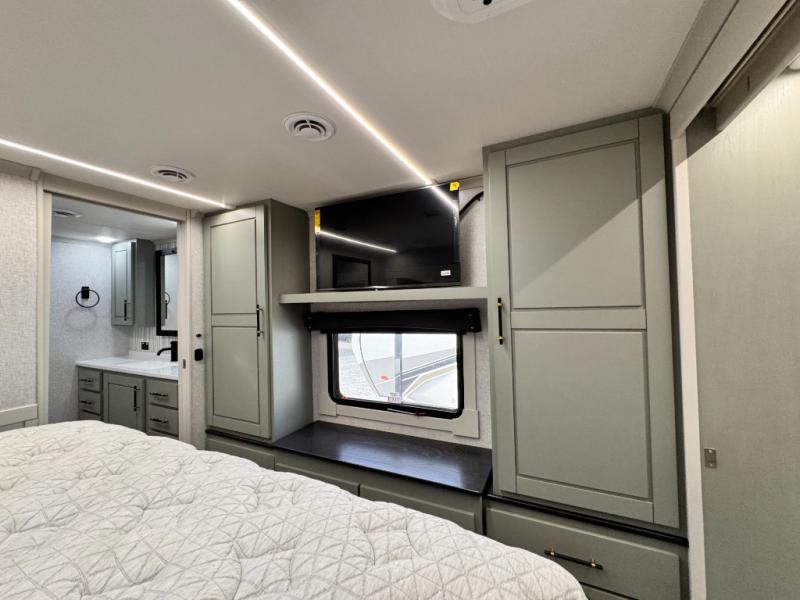 2025 Redwood RV Redwood 4001LK photo 29