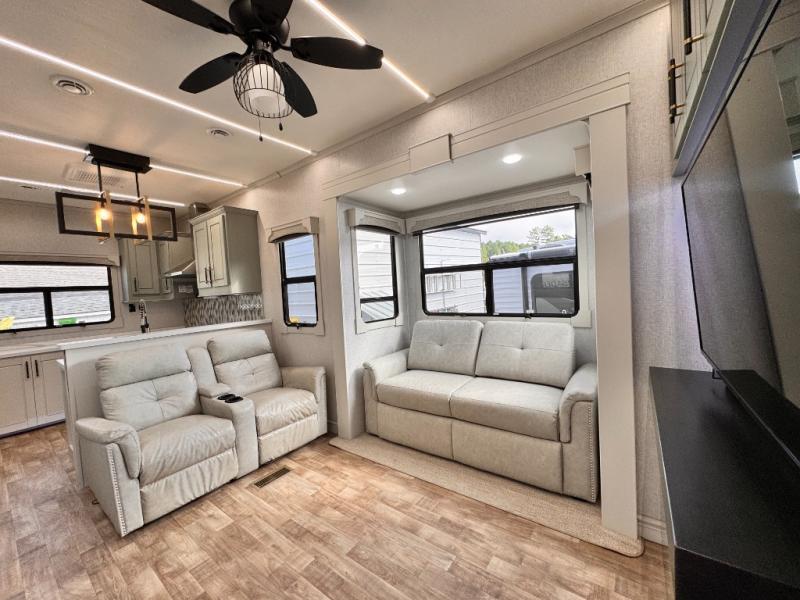 2025 Redwood RV Redwood 4001LK photo 7
