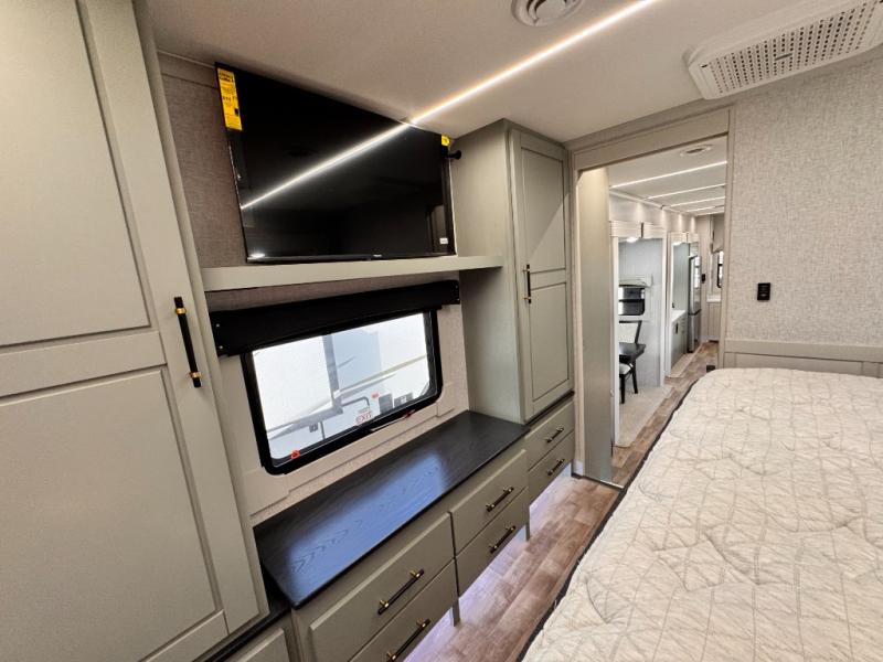2025 Redwood RV Redwood 4001LK photo 28