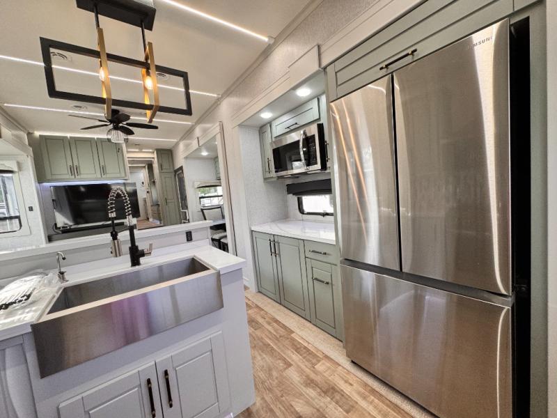 2025 Redwood RV Redwood 4001LK photo 16