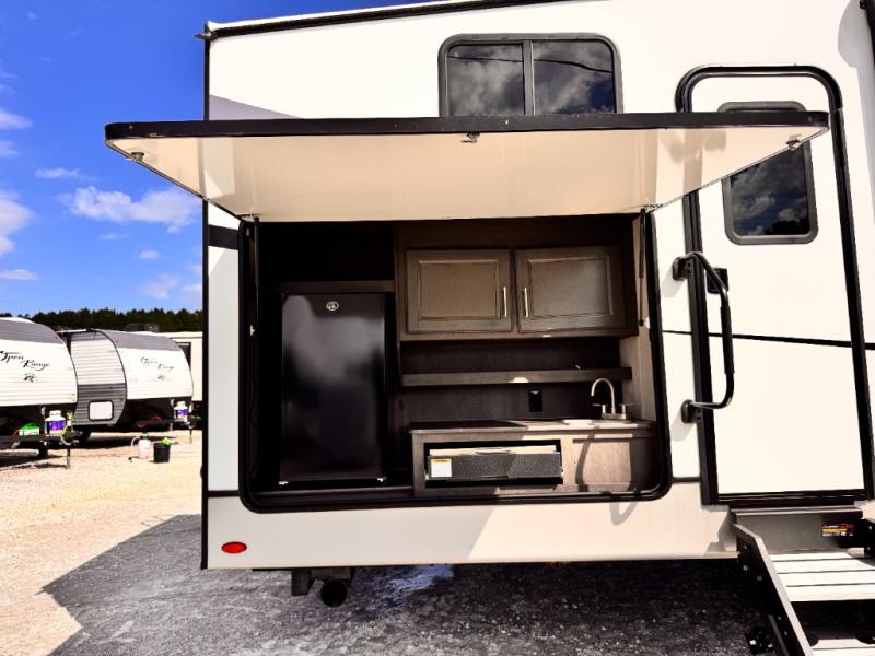 2025 Keystone RV Cougar Half-Ton 32BHS photo 7
