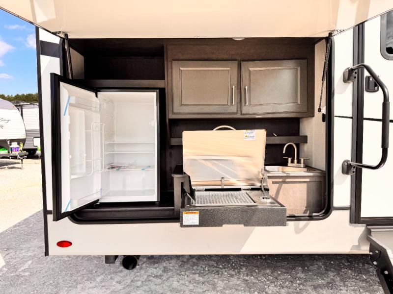 2025 Keystone RV Cougar Half-Ton 32BHS photo 8