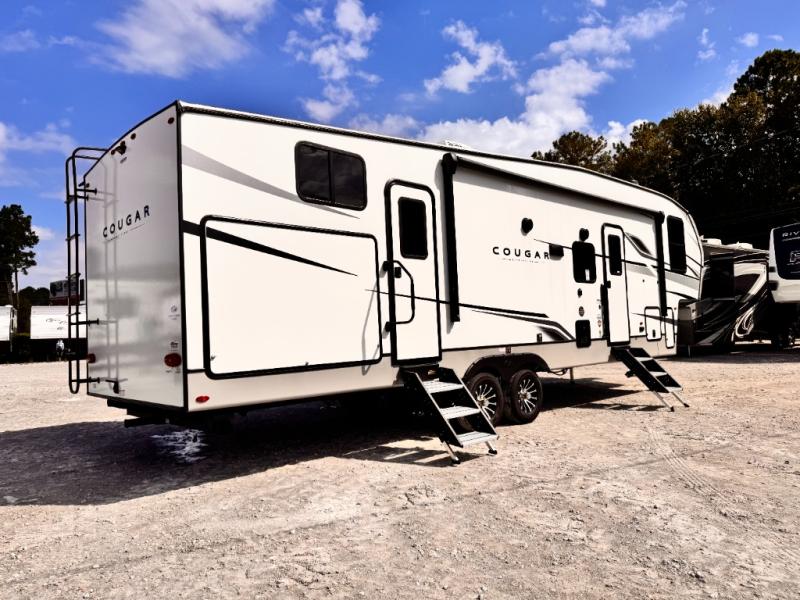 2025 Keystone RV Cougar Half-Ton 32BHS photo 6