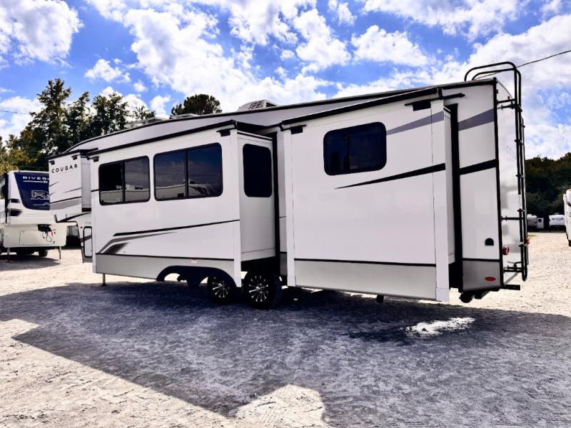 2025 Keystone RV Cougar Half-Ton 32BHS photo 4