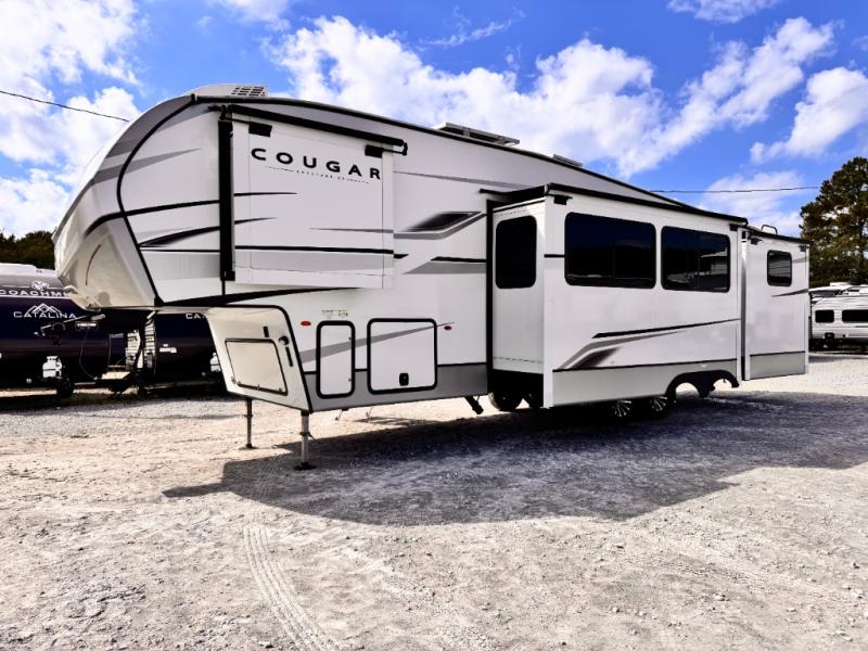 2025 Keystone RV Cougar Half-Ton 32BHS photo 3