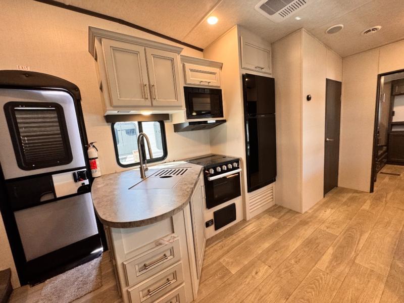 2025 Keystone RV Cougar Half-Ton 32BHS photo 10