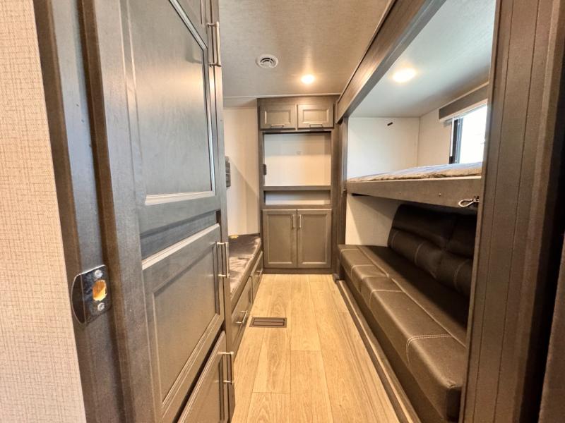 2025 Keystone RV Cougar Half-Ton 32BHS photo 19