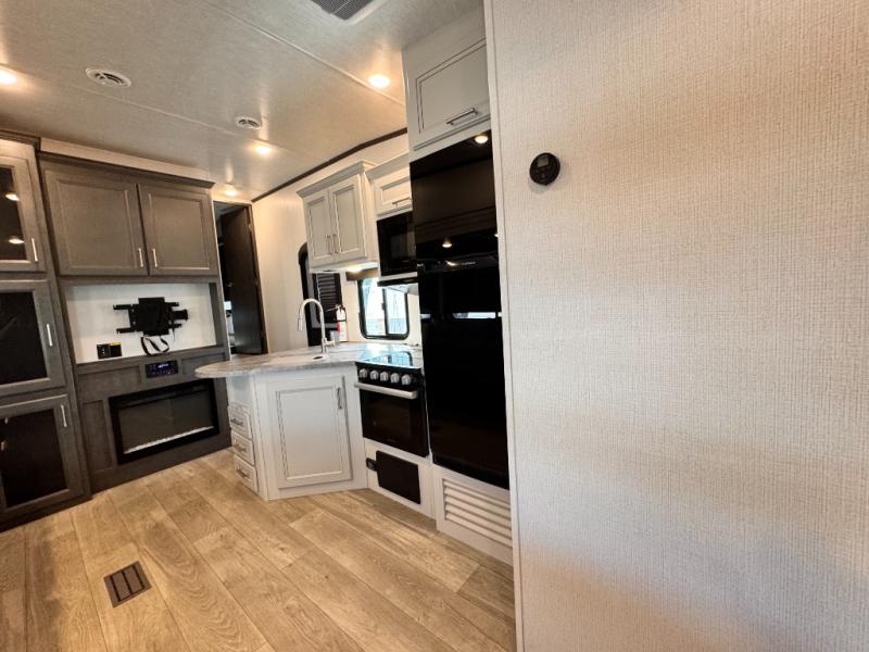 2025 Keystone RV Cougar Half-Ton 32BHS photo 11