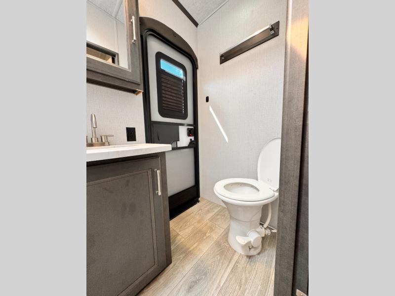 2025 Keystone RV Cougar Half-Ton 32BHS photo 36
