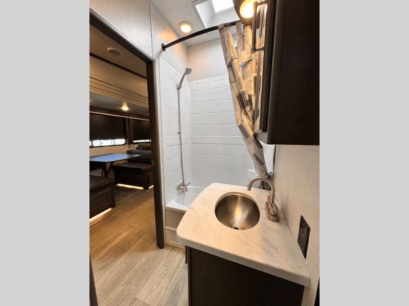 2025 Keystone RV Cougar Half-Ton 32BHS photo 38