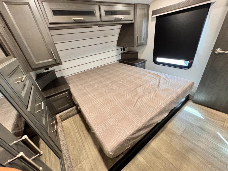 2025 Keystone RV Cougar Half-Ton 32BHS photo 28