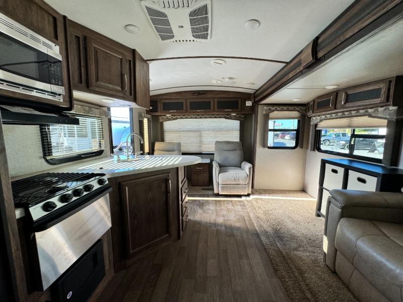 2018 Keystone RV Cougar X-Lite 28RLS photo 6