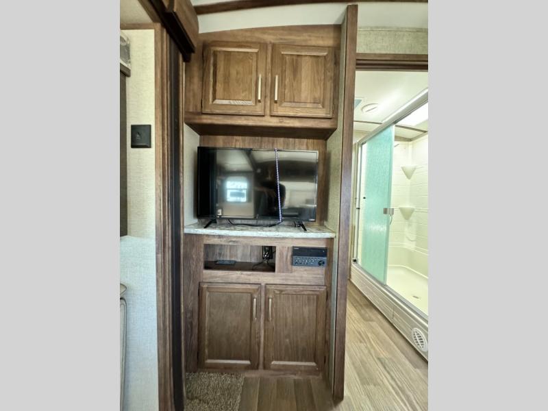 2018 Keystone RV Cougar X-Lite 28RLS photo 11