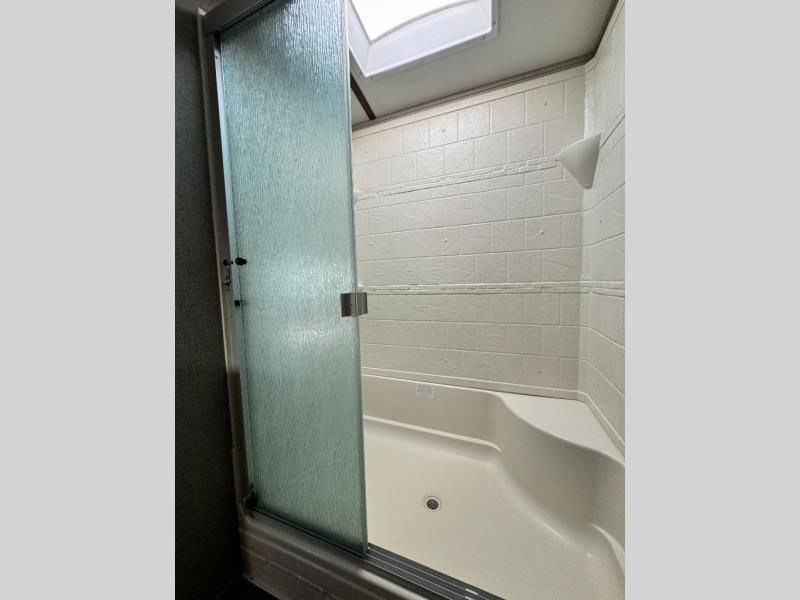 2018 Keystone RV Cougar X-Lite 28RLS photo 17