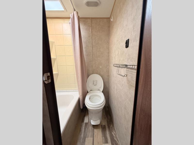 2017 Coachmen RV Clipper Ultra-Lite 17BH photo 27