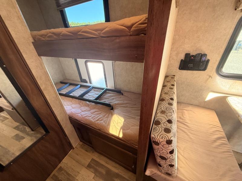 2017 Coachmen RV Clipper Ultra-Lite 17BH photo 23