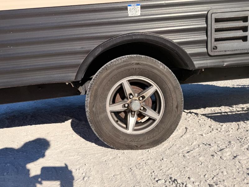 2017 Coachmen RV Clipper Ultra-Lite 17BH photo 7