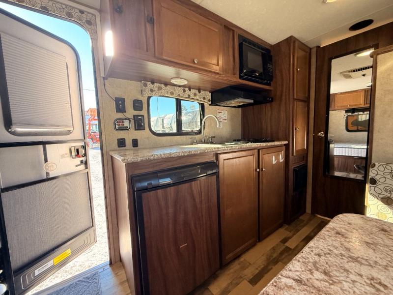 2017 Coachmen RV Clipper Ultra-Lite 17BH photo 14
