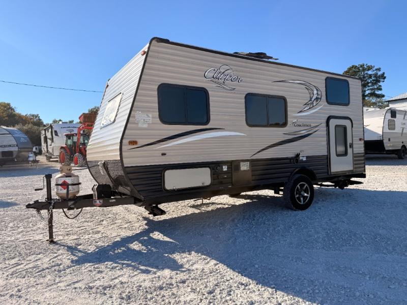 2017 Coachmen RV Clipper Ultra-Lite 17BH photo 3