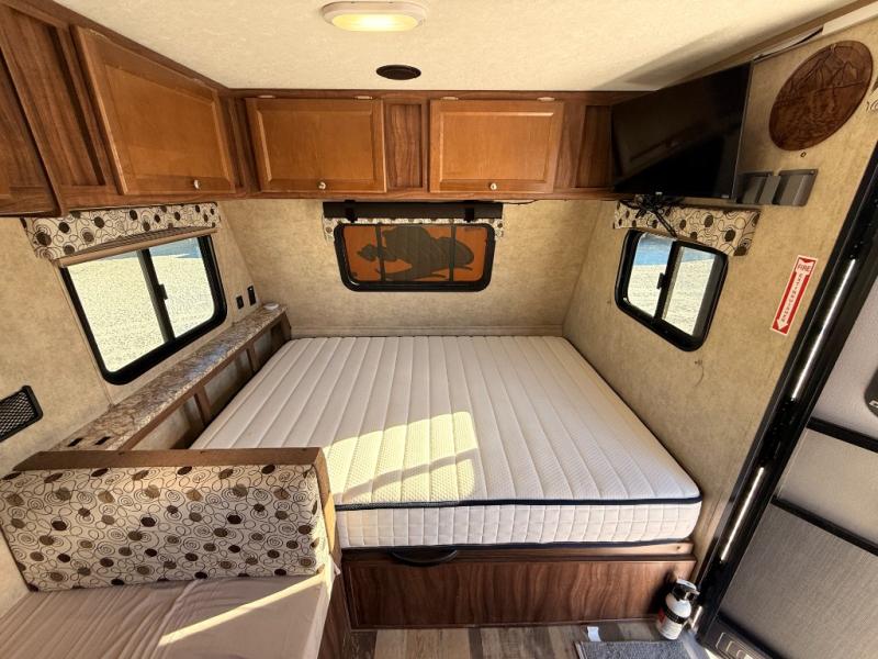 2017 Coachmen RV Clipper Ultra-Lite 17BH photo 18