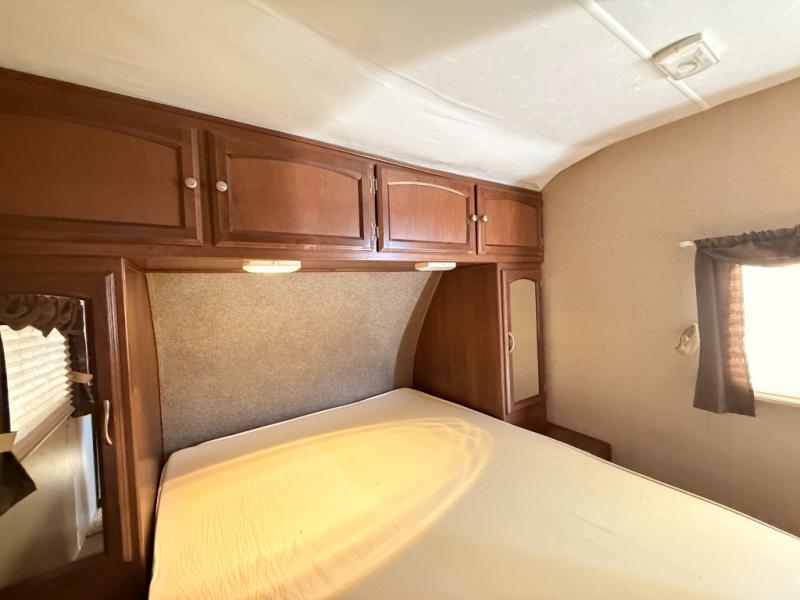 2015 Coachmen RV Freedom Express 28SE photo 35