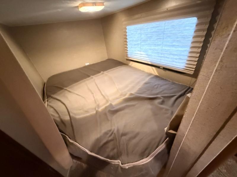 2015 Coachmen RV Freedom Express 28SE photo 24