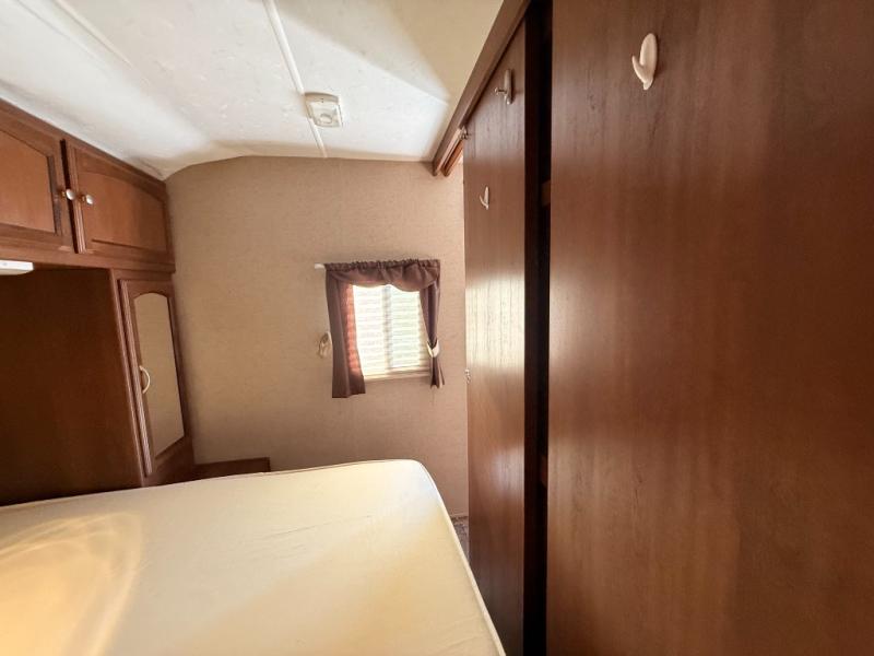 2015 Coachmen RV Freedom Express 28SE photo 34