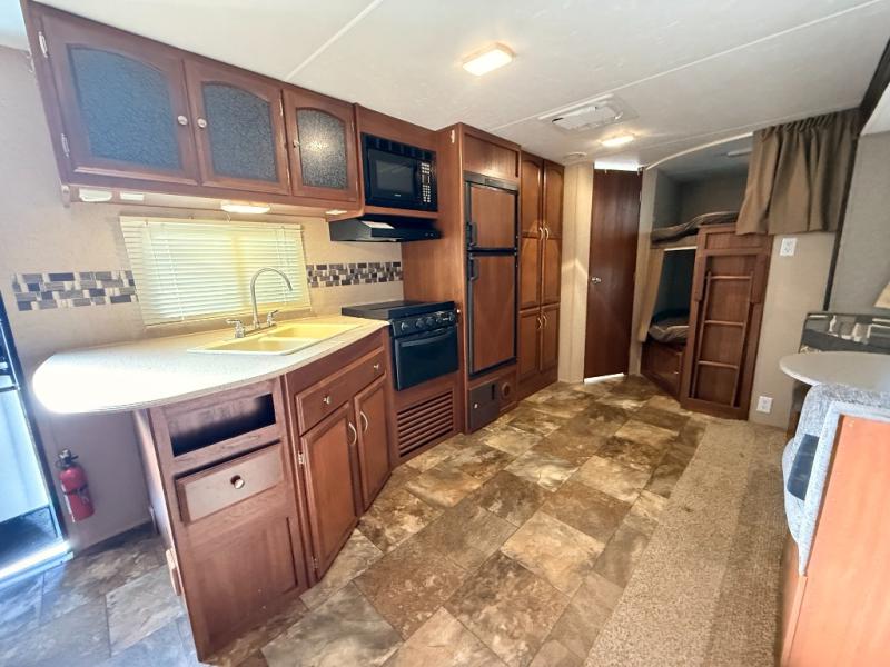 2015 Coachmen RV Freedom Express 28SE photo 14