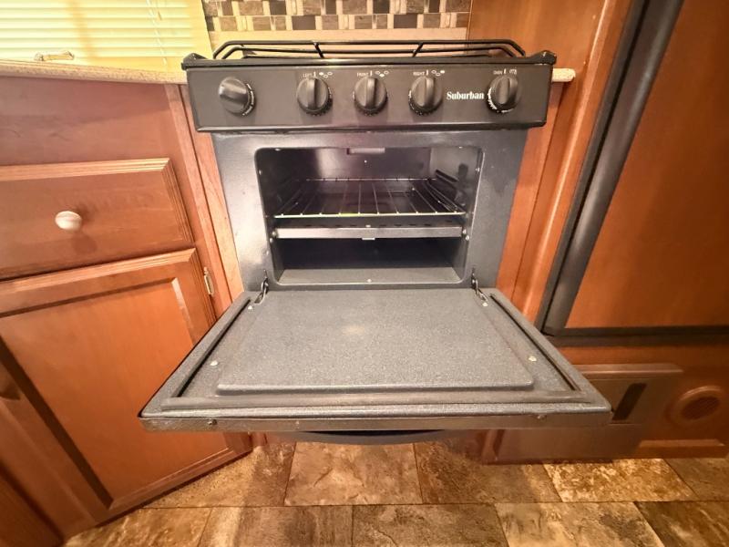 2015 Coachmen RV Freedom Express 28SE photo 37