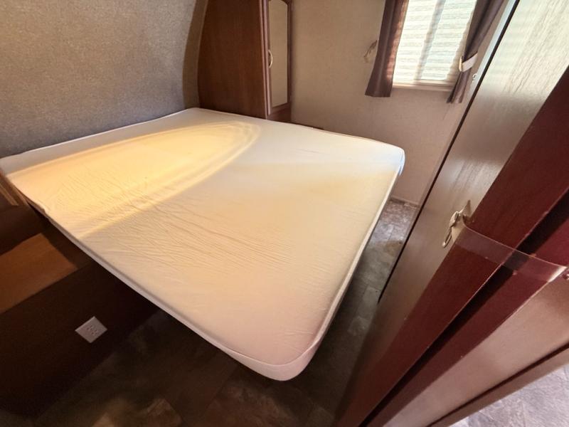2015 Coachmen RV Freedom Express 28SE photo 31