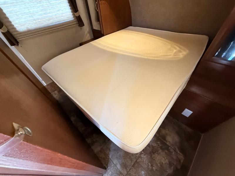 2015 Coachmen RV Freedom Express 28SE photo 32