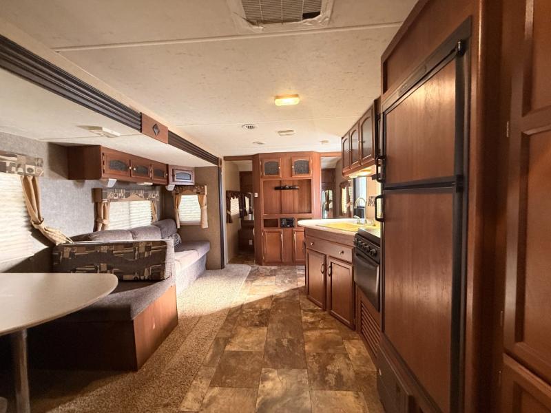 2015 Coachmen RV Freedom Express 28SE photo 17