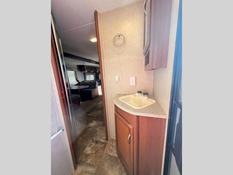 2015 Coachmen RV Freedom Express 28SE photo 28