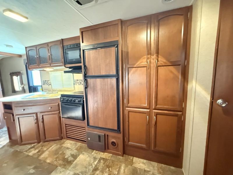 2015 Coachmen RV Freedom Express 28SE photo 15