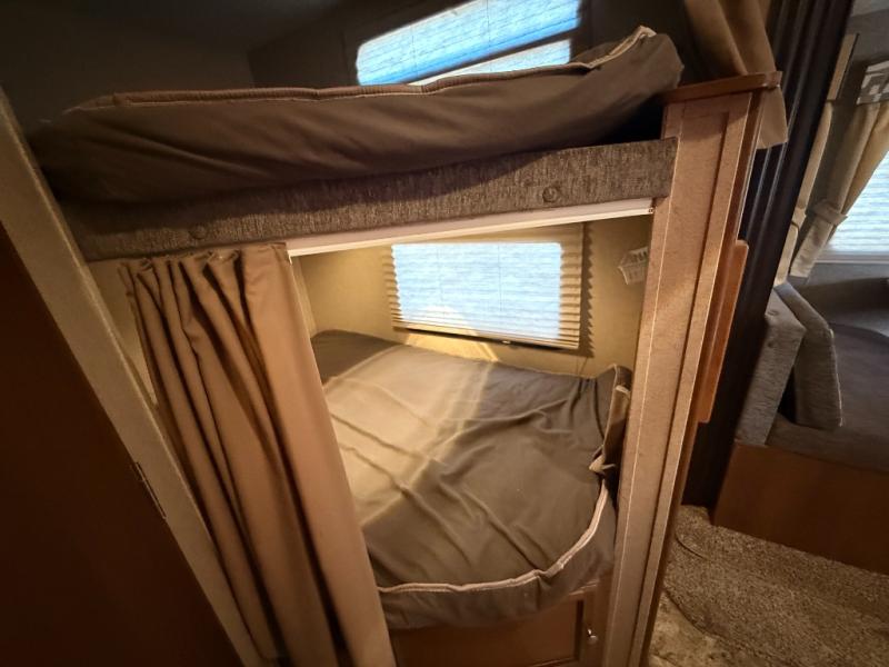 2015 Coachmen RV Freedom Express 28SE photo 25