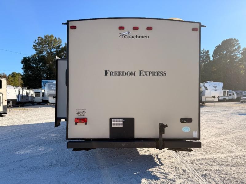 2015 Coachmen RV Freedom Express 28SE photo 5