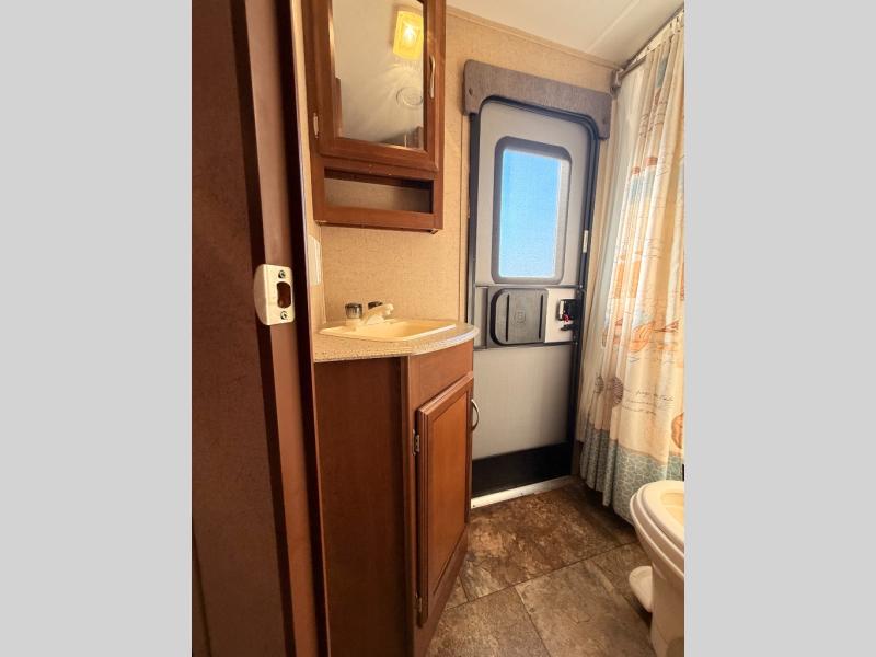 2015 Coachmen RV Freedom Express 28SE photo 27