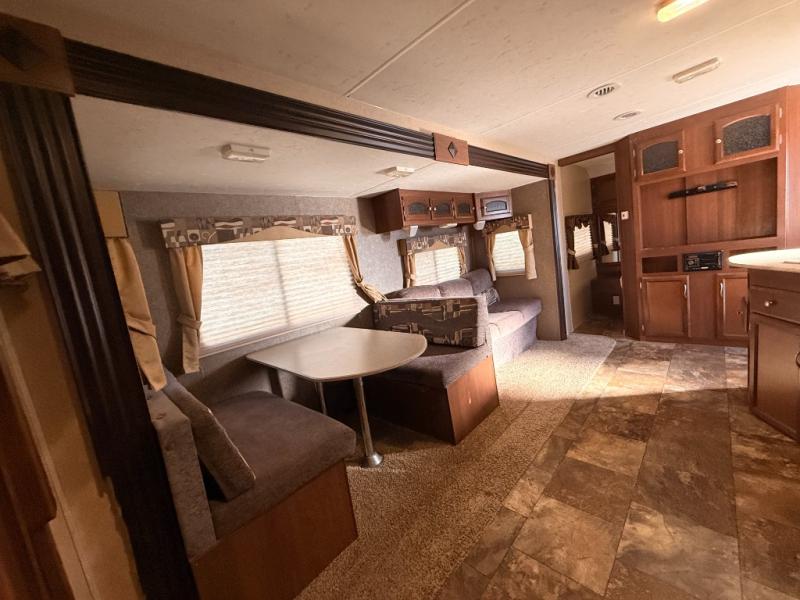2015 Coachmen RV Freedom Express 28SE photo 16