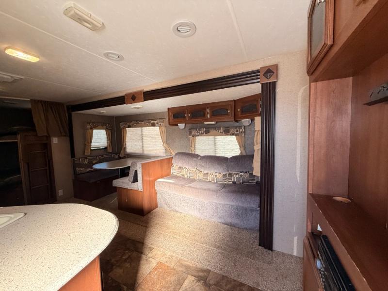 2015 Coachmen RV Freedom Express 28SE photo 13